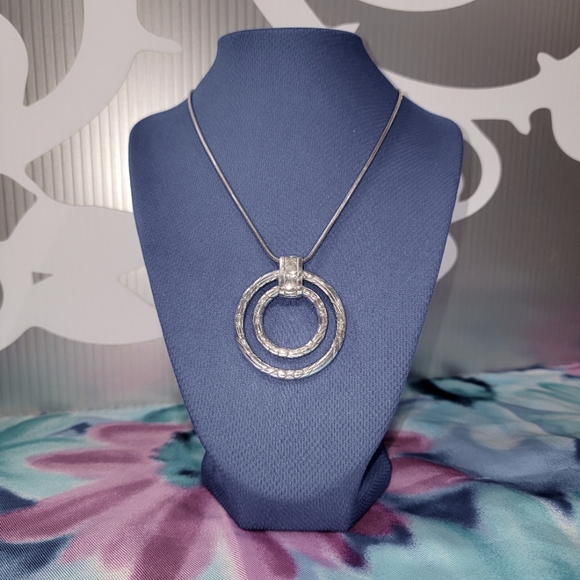 RARE RETIRED BRIGHTON PEBBLE DOUBLE RING/CIRCLES NECKLACE NWOT - Picture 1 of 5